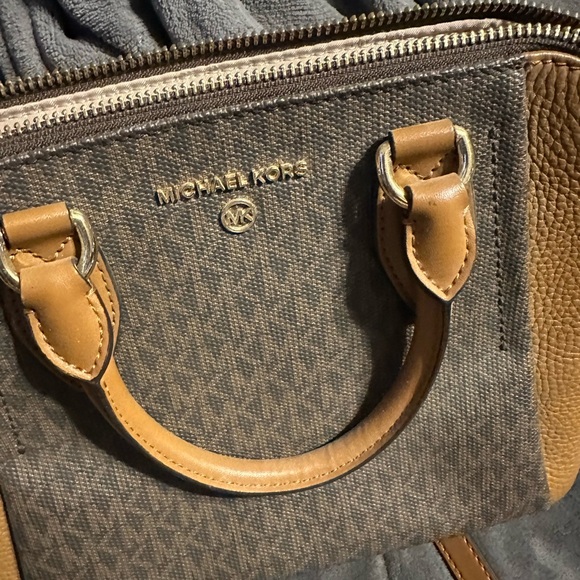 Michael kors purse - Picture 2 of 5